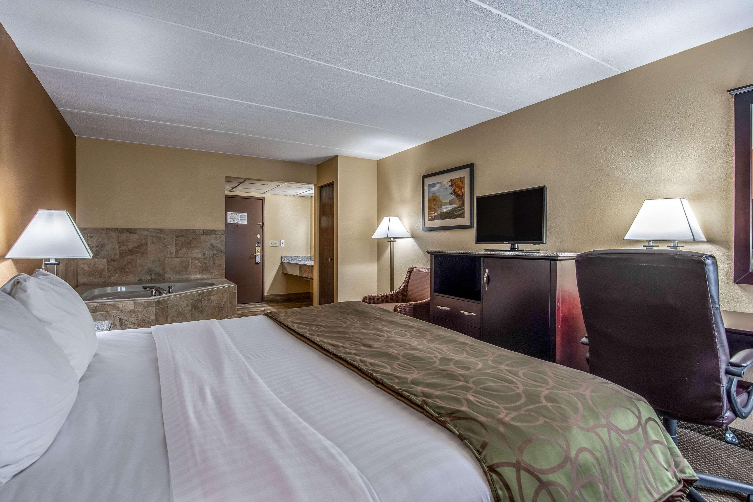 Quality Inn Tully I-81 Екстериор снимка
