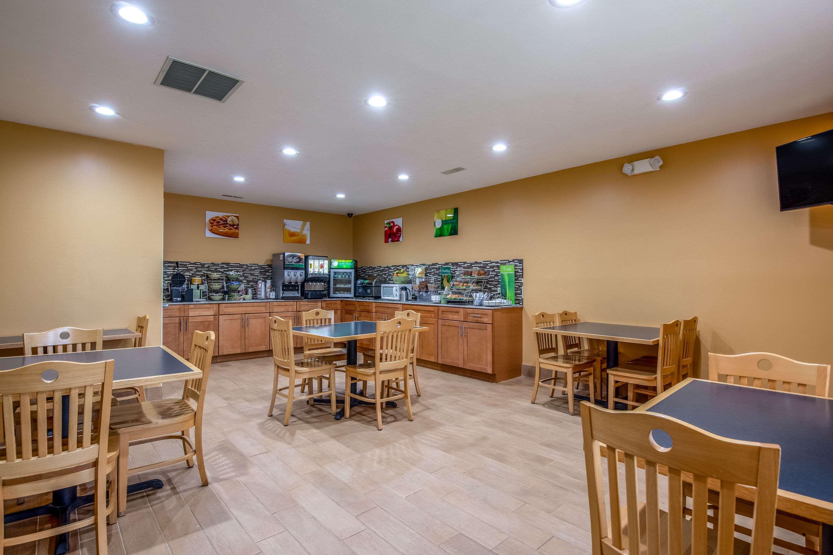 Quality Inn Tully I-81 Екстериор снимка