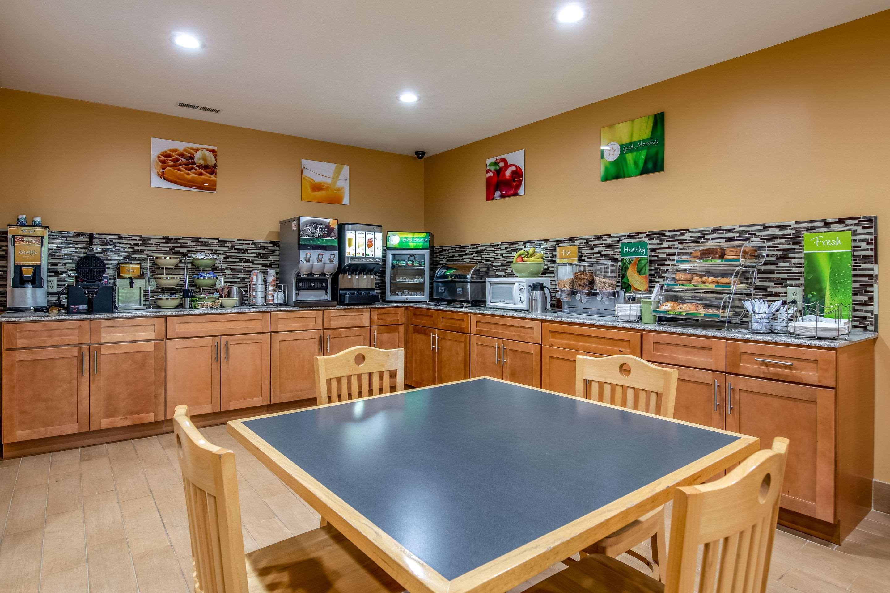 Quality Inn Tully I-81 Екстериор снимка